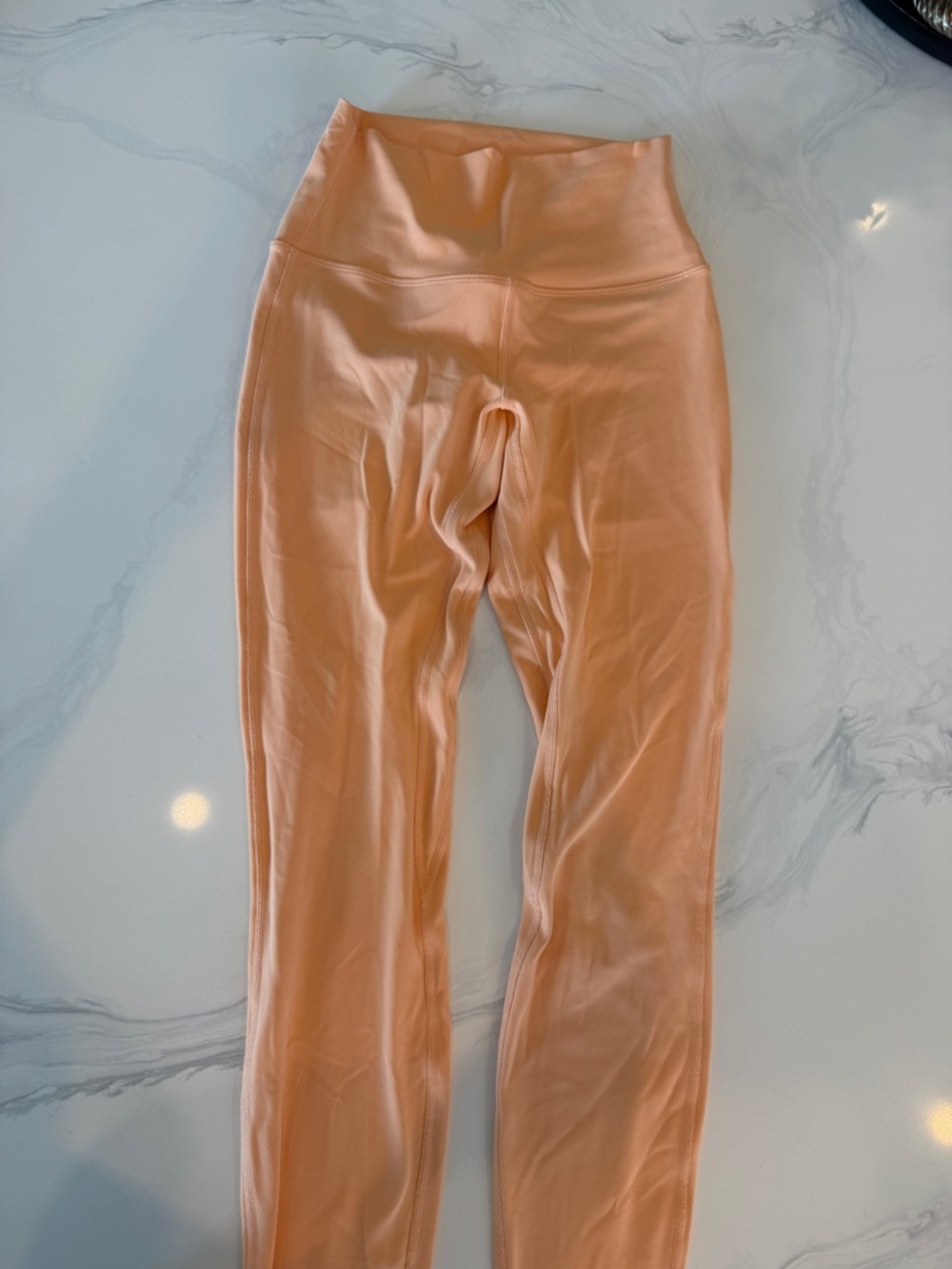 Lululemon high rise 28” peach Bellini align leggings EUC